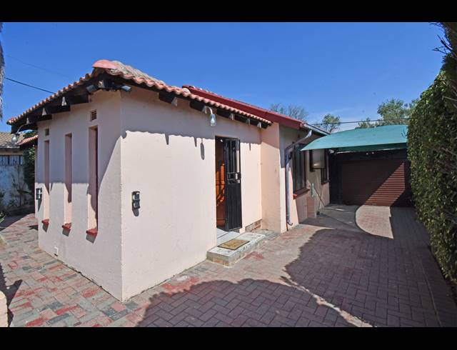 3 BEDROOM HOUSE FOR SALE IN LOMBARDY EAST